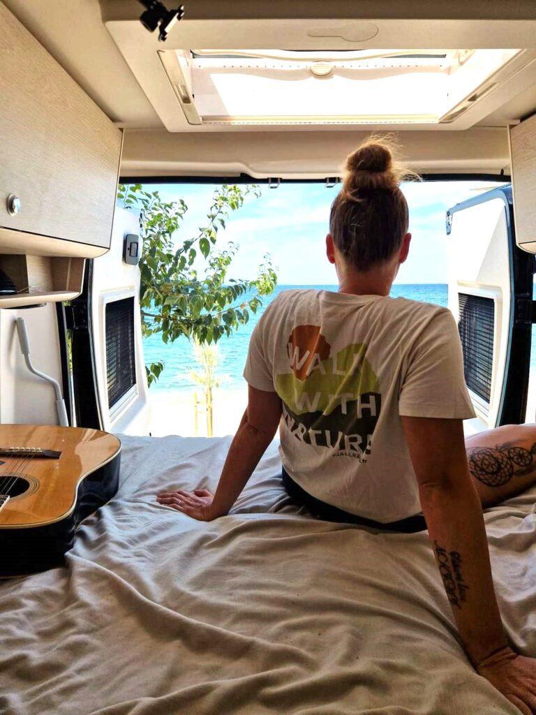 kan man bo i en autocamper